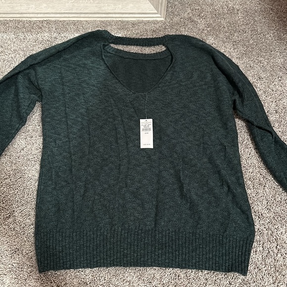 American Eagle Green knit sweater - Picture 2 of 5